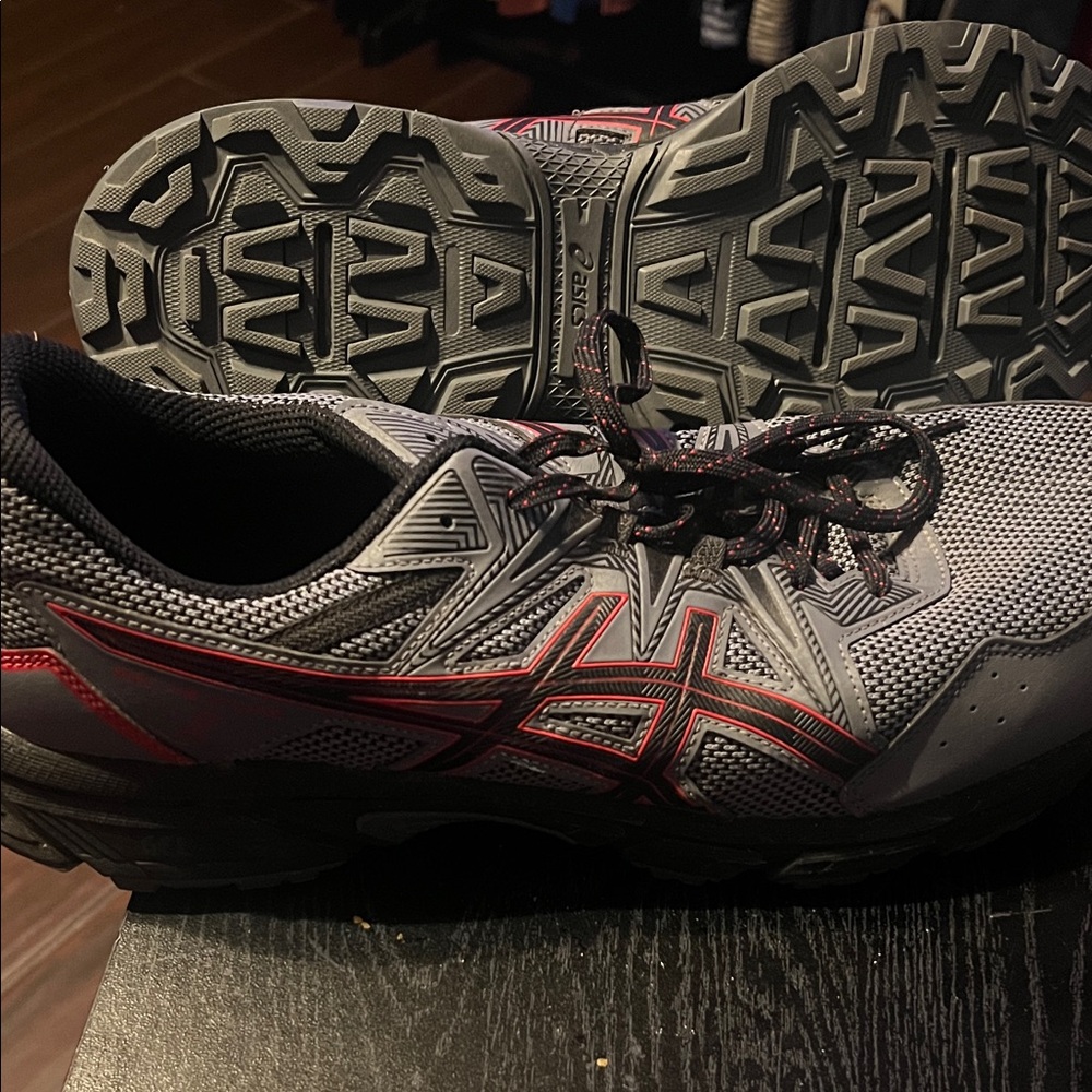 ASICS ALL TERRAIN RUNNING size 15 Wide  Men's Athletic Shoes - Gray and Red